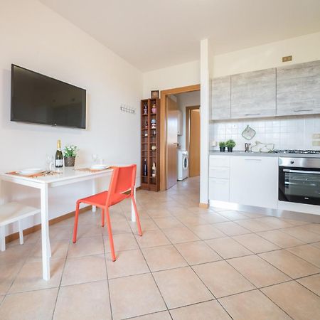 Gardappartamenti - Cascinale With Terrace Desenzano del Garda Luaran gambar